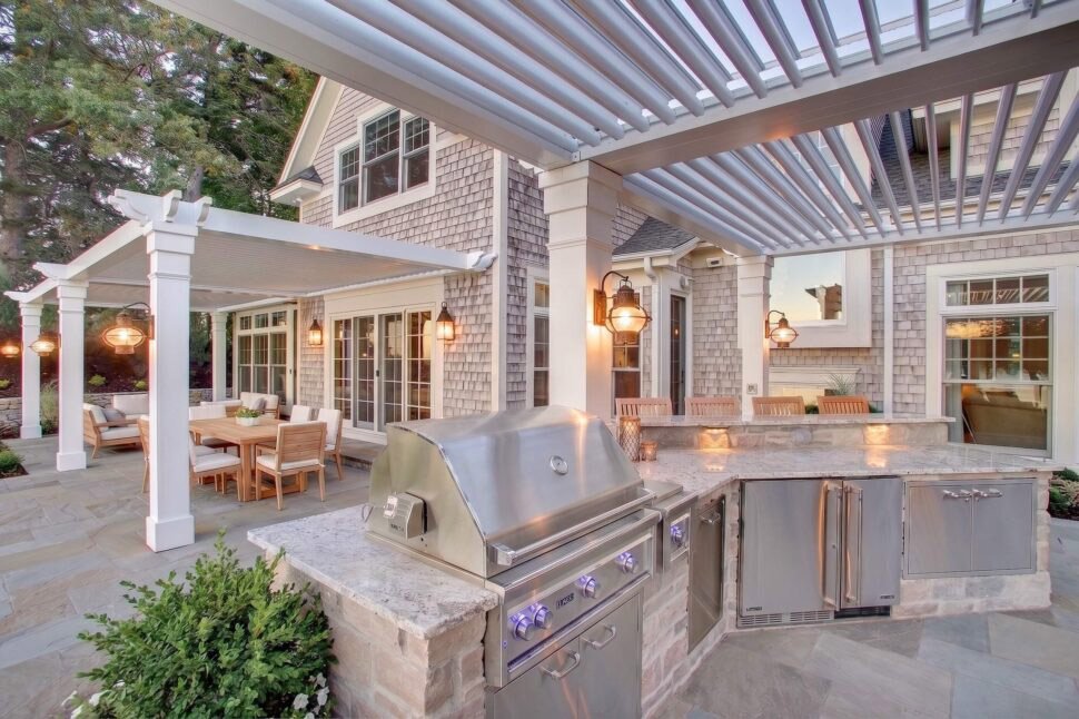 Outdoor Kitchens and Dining Areas